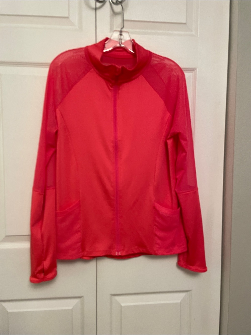 Daisy Fuentes FIT Large Active Jacket Lightly Used Mesh Panels Neon Pink